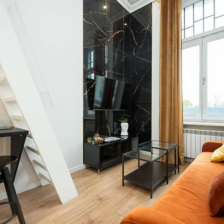 Glam With Mezzanine In The Center By Host * 罗兹