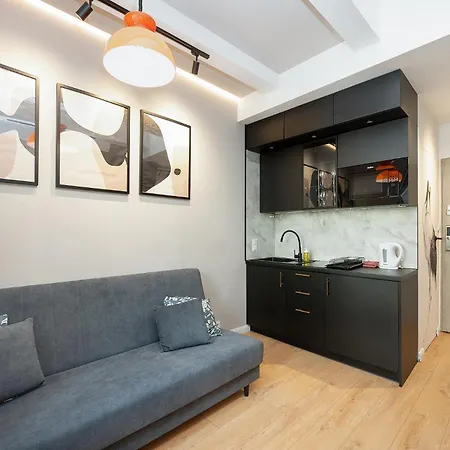 Glam With Mezzanine In The Center By Host