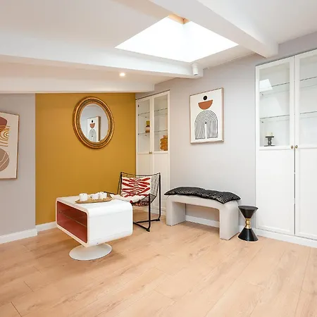 Glam With Mezzanine In The Center By Host Łódź