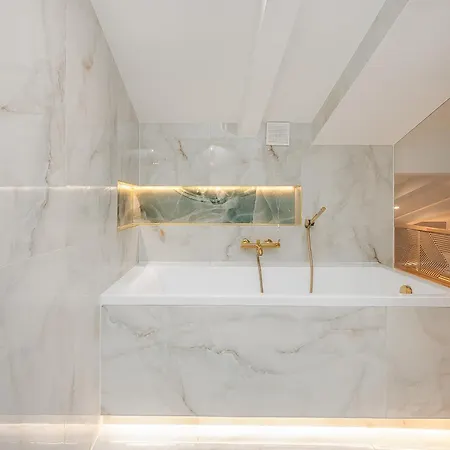 Glam With Mezzanine In The Center By Host Łódź