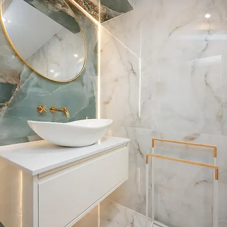 Apartman Glam With Mezzanine In The Center By Host *