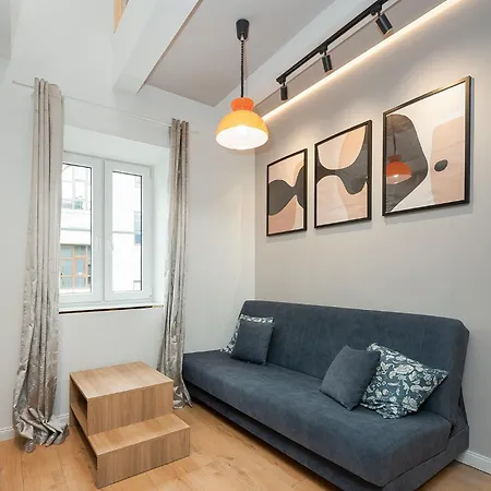 Glam With Mezzanine In The Center By Host