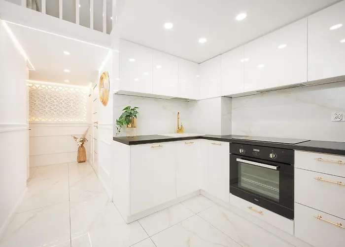 Glam With Mezzanine In The Center By Host Апартаменти Лодзь