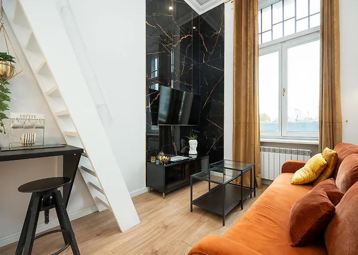 Glam With Mezzanine In The Center By Host * 罗兹