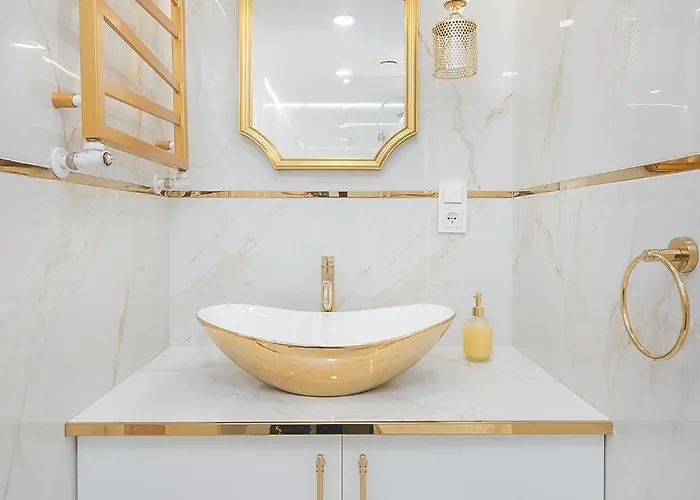 Glam With Mezzanine In The Center By Host