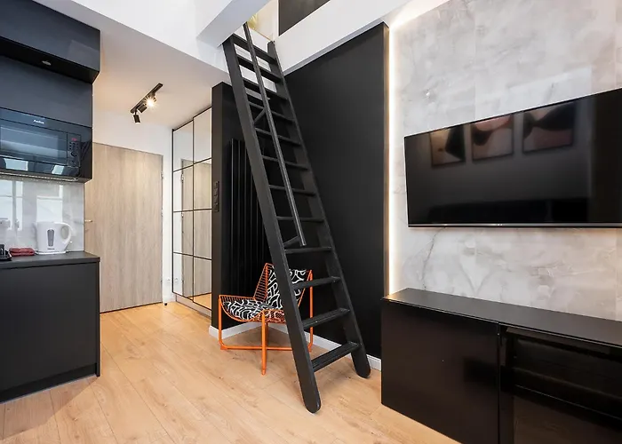 Glam With Mezzanine In The Center By Host * Лодзь