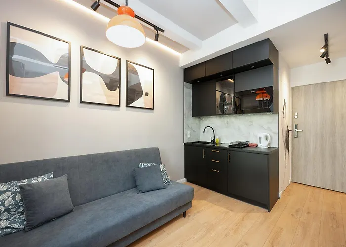 Glam With Mezzanine In The Center By Host