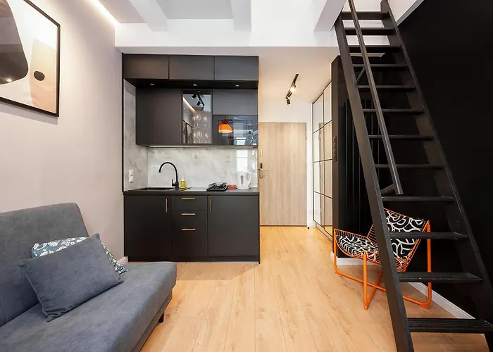 Glam With Mezzanine In The Center By Host