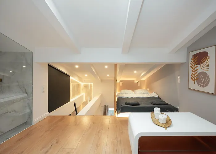 Апартаменти Glam With Mezzanine In The Center By Host *